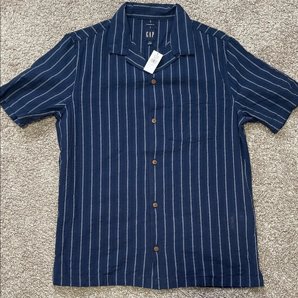 NWT GAP Men's Navy and White Striped Vacay Shirt - Picture 1 of 5